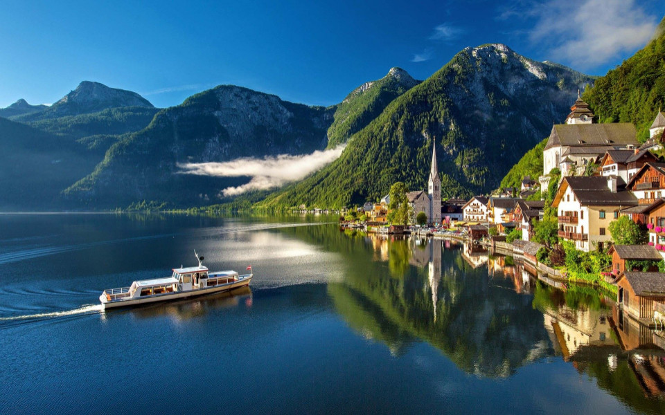 Berge und Seenlandschaft in Oberösterreich