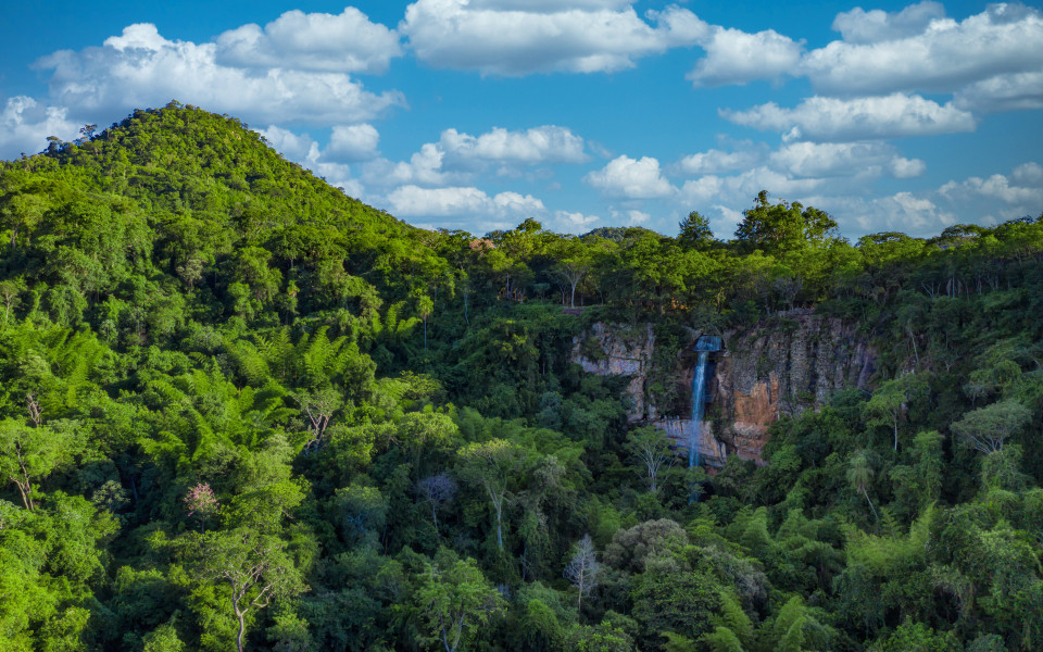 Luftaufnahme des Salto Suizo, dem höchsten Wasserfall Paraguays in der Nähe der Colonia Independencia und Vallarrica.